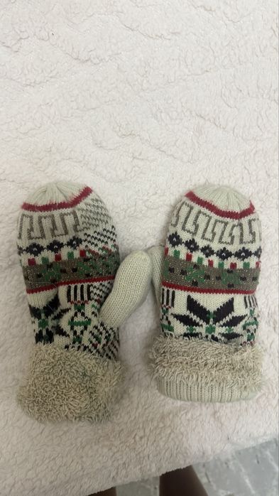 Продам варежки (средний размер)