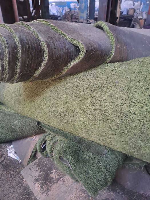 Продаю искусственный б/у газон в хорошем состоянии. В наличии 500м2.