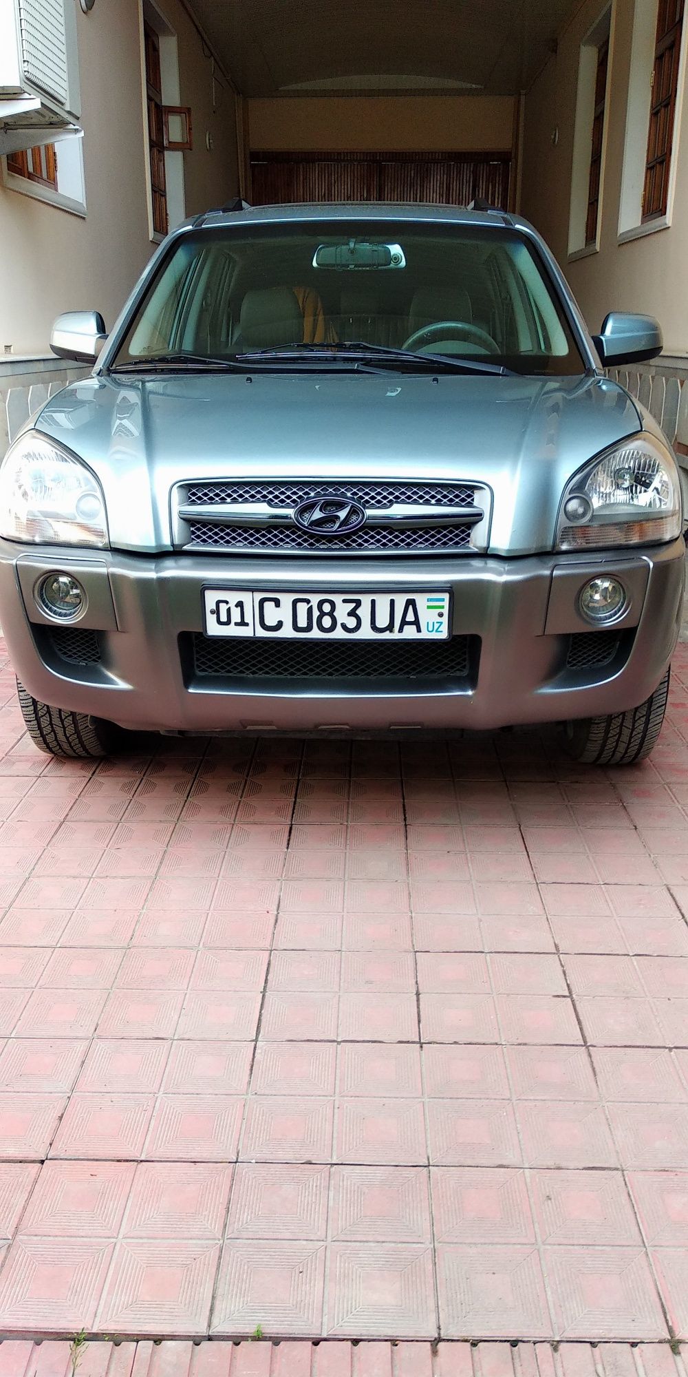 Продаётся HYUNDAI TUCSON  2006 г.в. двигатель 2L TURBO DIZEL