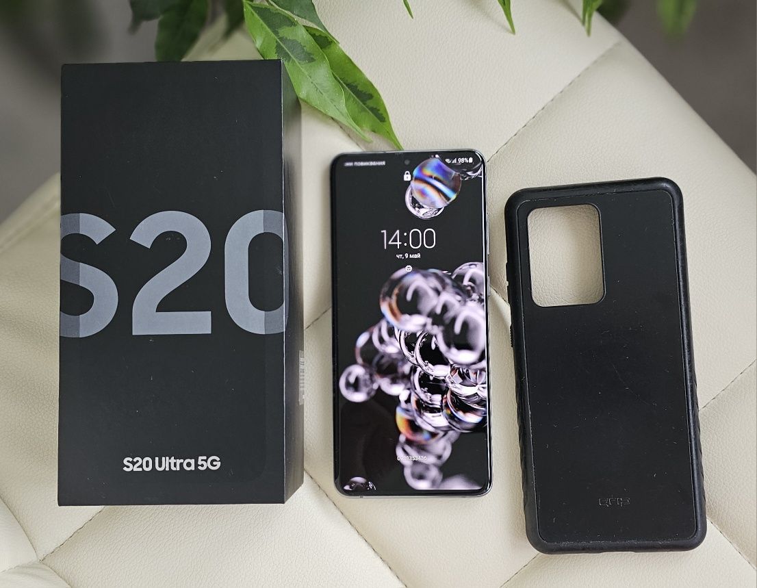 Samsung Galaxy S20 Ultra 5G + уникален калъф от dbrand