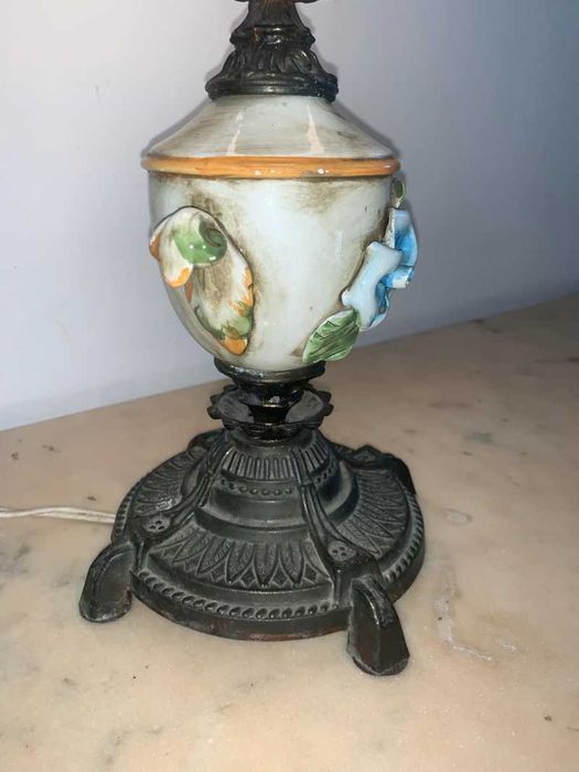 Veioza 3D portelan amplasat pe suport de bronz