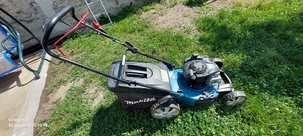 Masina de tuns iarba Makita