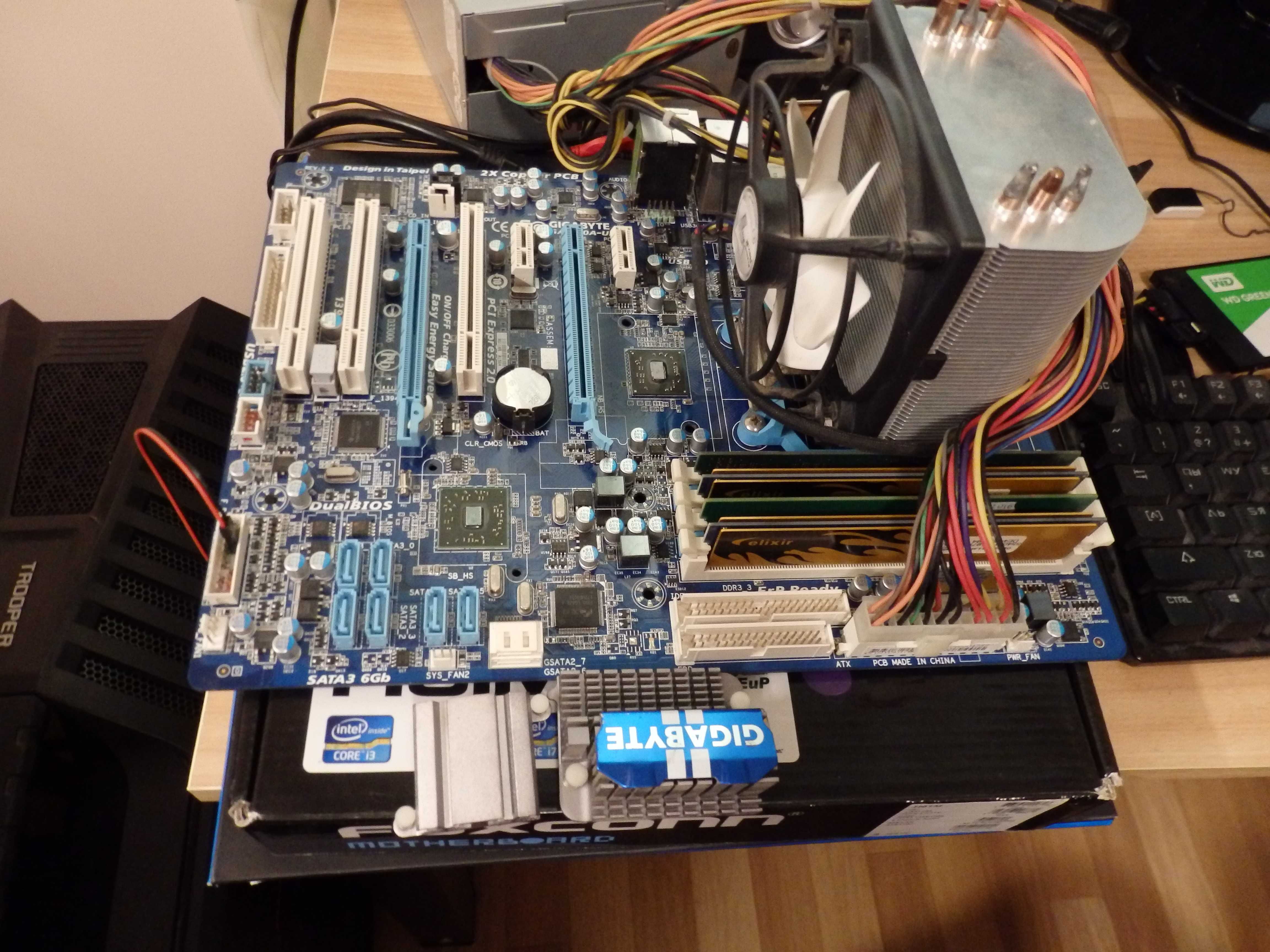 Компютър, Gigabyte GA-870A-UD3, Phenom 2 x4 955, 12 RAM ddr3, gt430