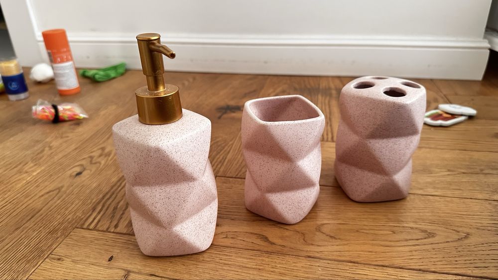 Продам мыльный набор мыльница, дозатор, стакан до зубных щеток