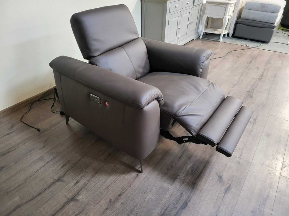 Кафяв кожен фотьойл с ел релакс механизъм и подгряваща функция