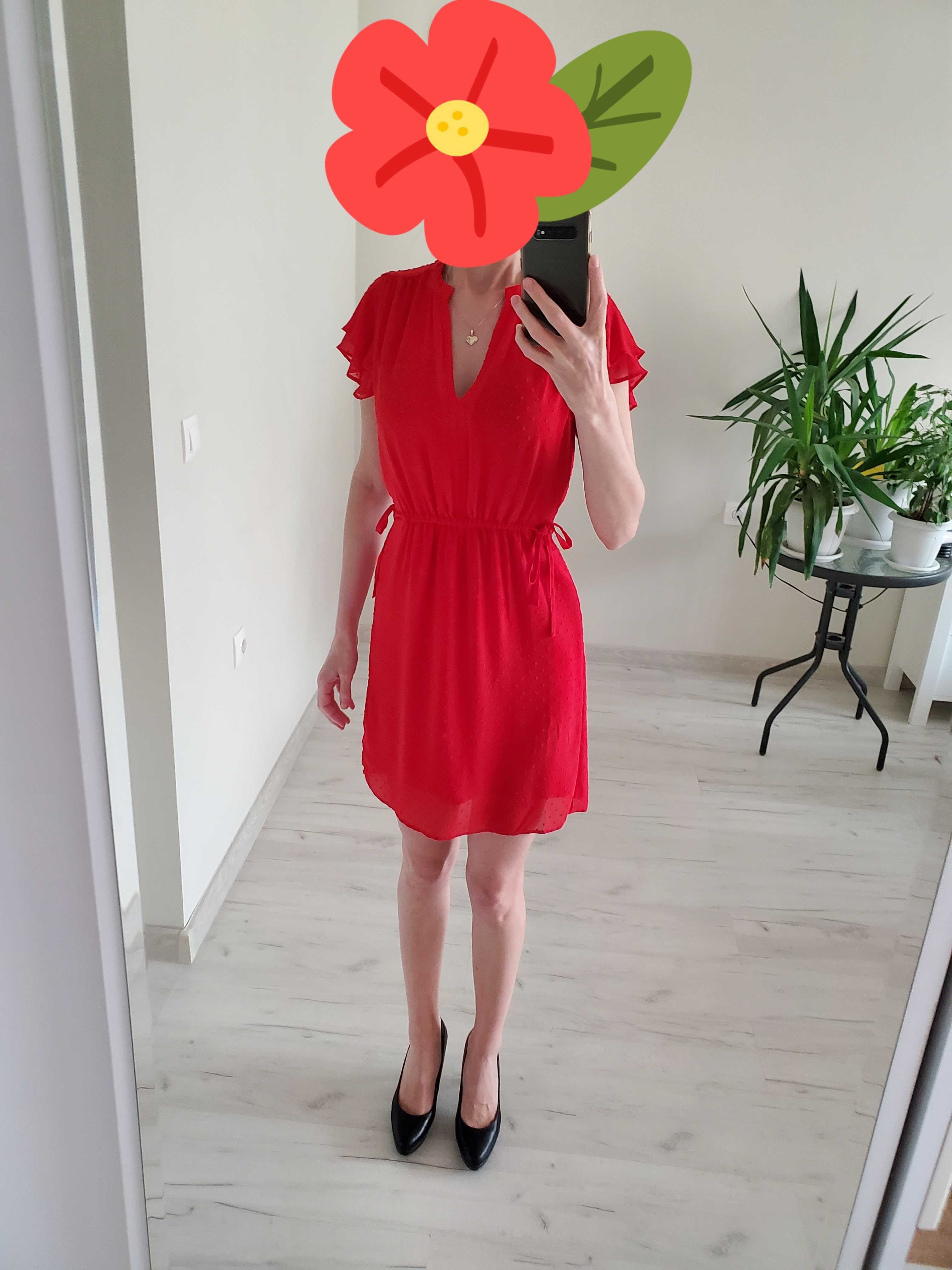 Продавам лятна рокля на Х&M в червено с връзки - на цветя - размер S