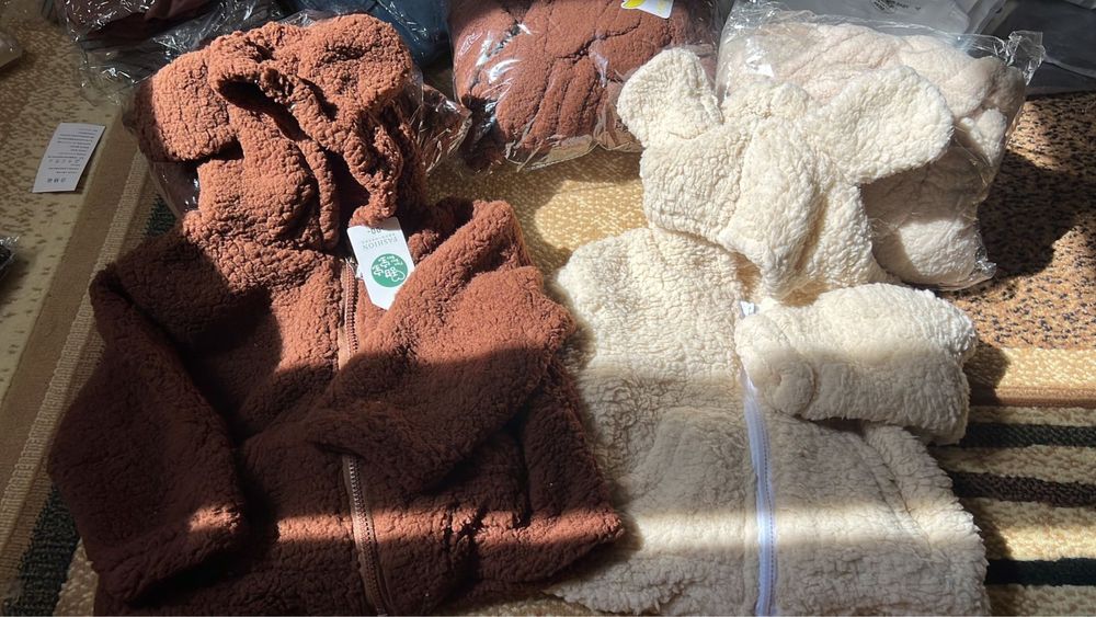 Киімдер сатылады