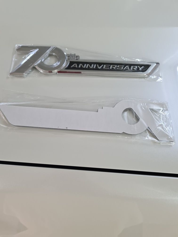 Эмблема 70th Anniversary  Toyota 2 шт.