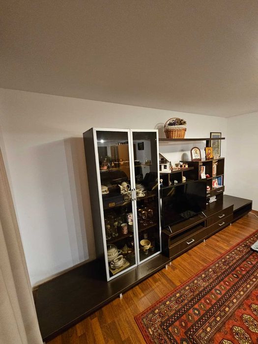 Mobila moderna cu spatii de depozitare pentru sufragerie