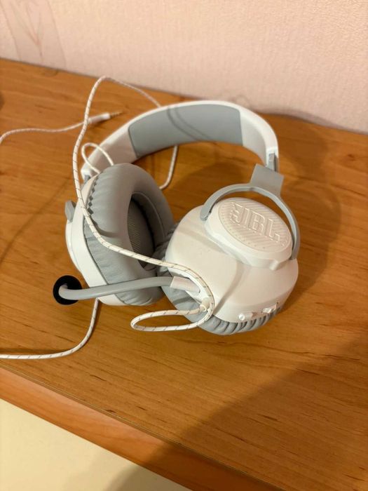 Слушалки JBL Quantum 100 с микрофон, бели