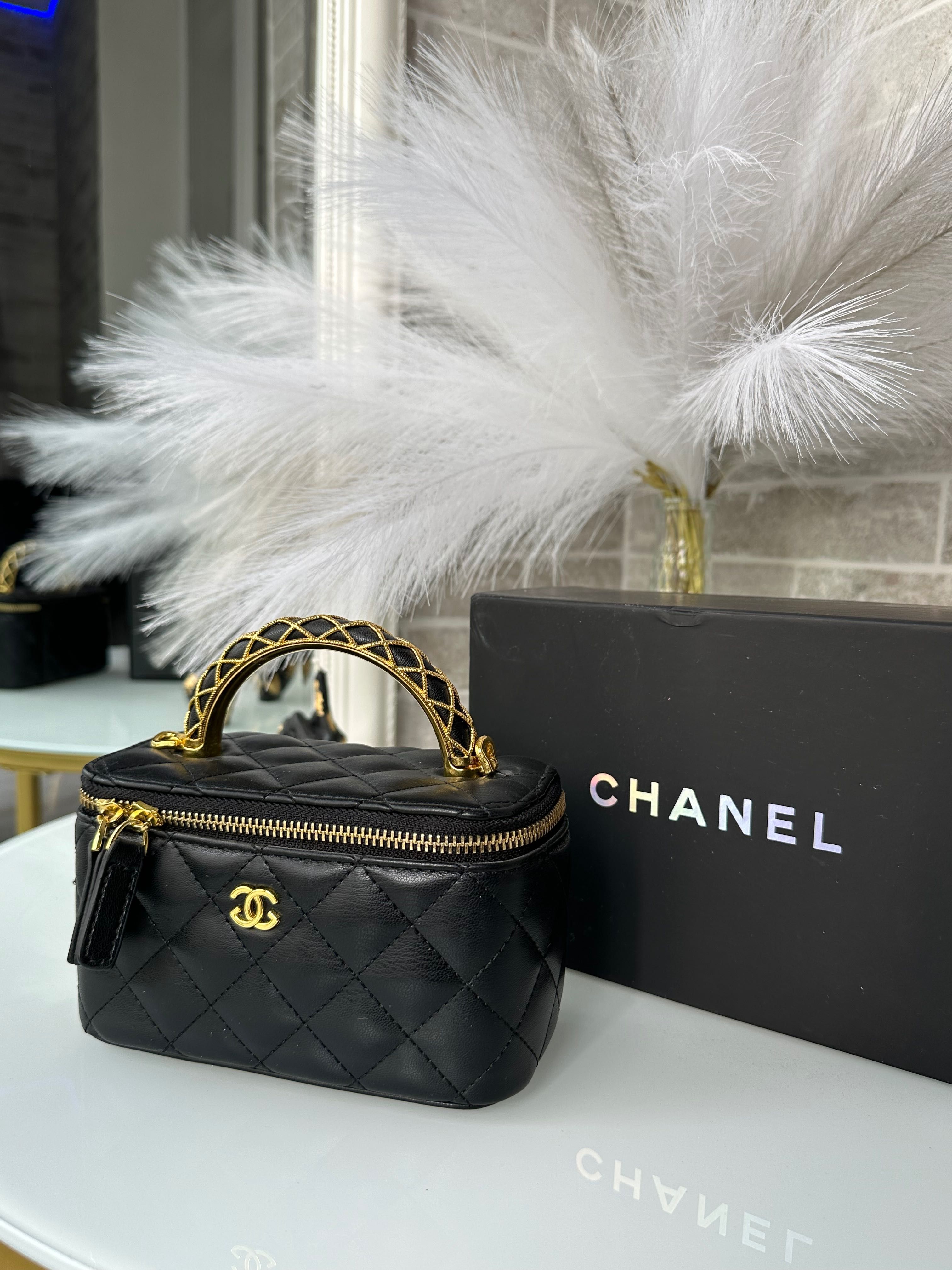 Продавам нова чанта Chanel.