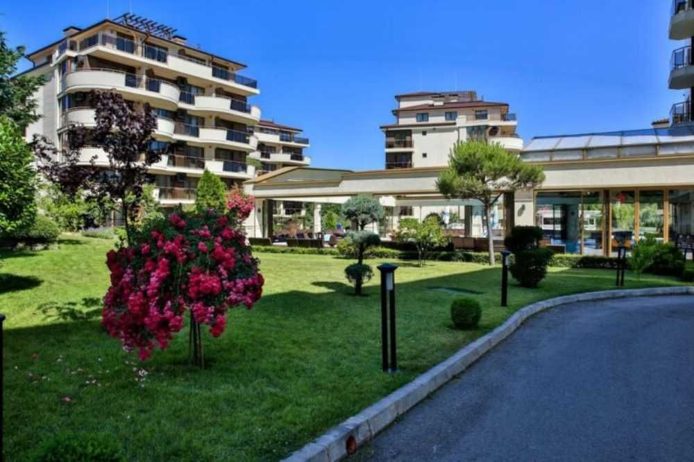Продава се Двустаен апартамент в с. Шкорпиловци, Област Варна - 64 кв.м за 1051 €/кв.м - Снимка #12