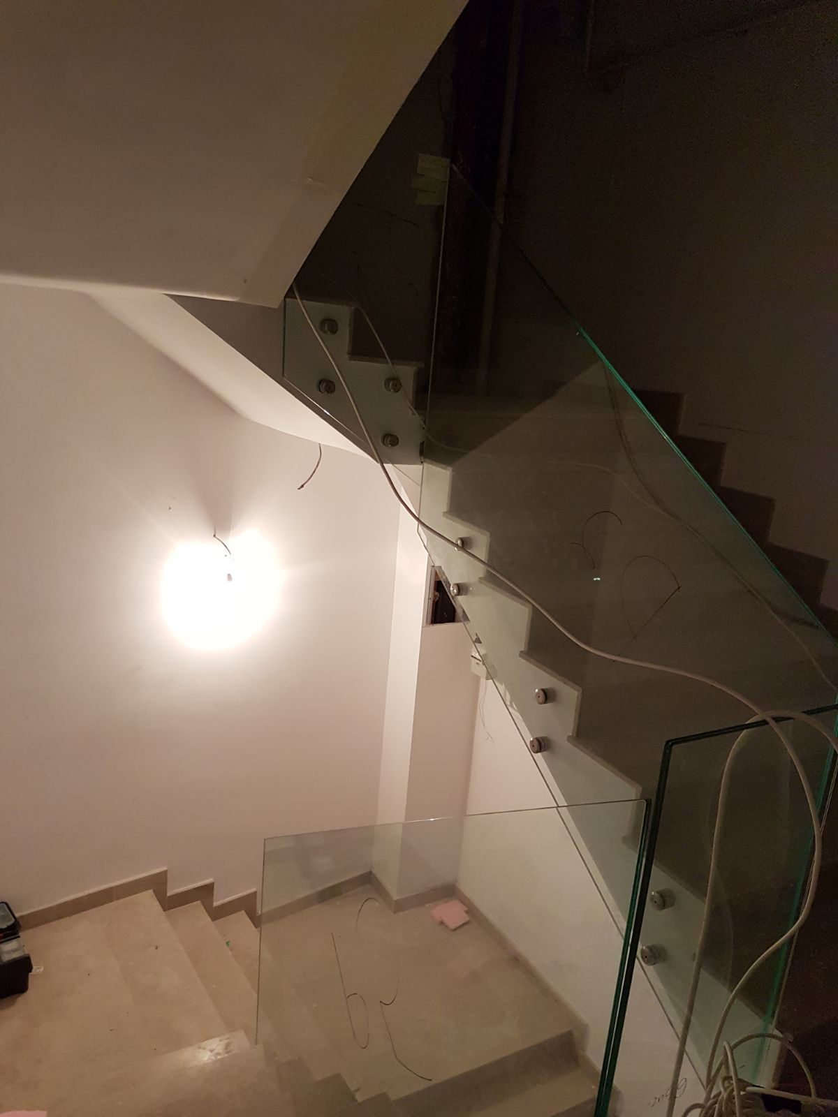 Balustrade cu sticla securizată laminata 8/4/8 calitate superioară