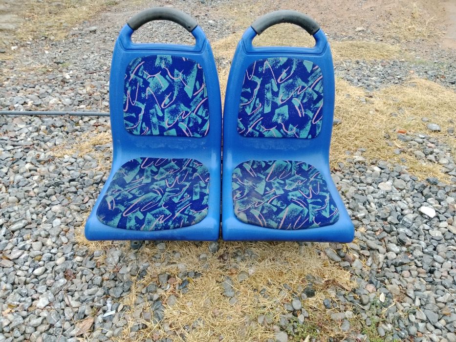 Пластмассовый стул