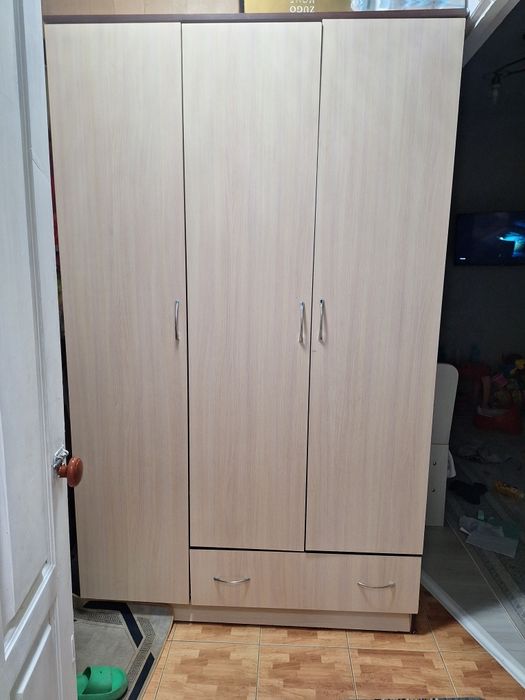 Продам шкаф срочно