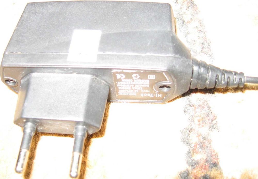 Три броя зарядни адаптери 5 волта 12 волта