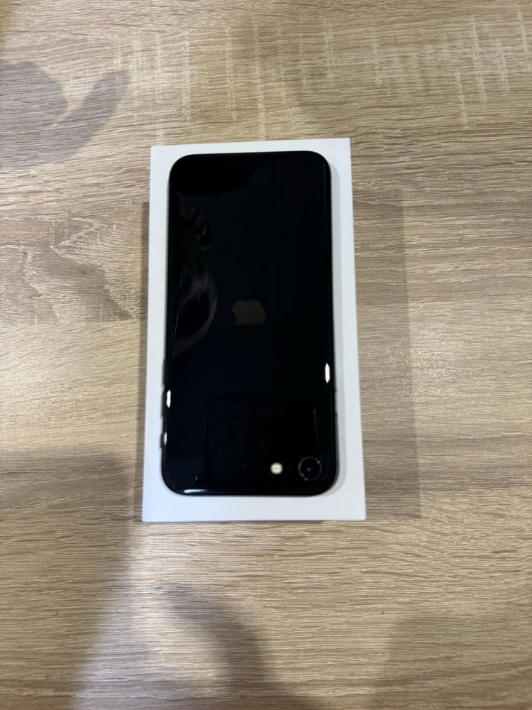 Iphone SE 2020 Неразличим от нов !