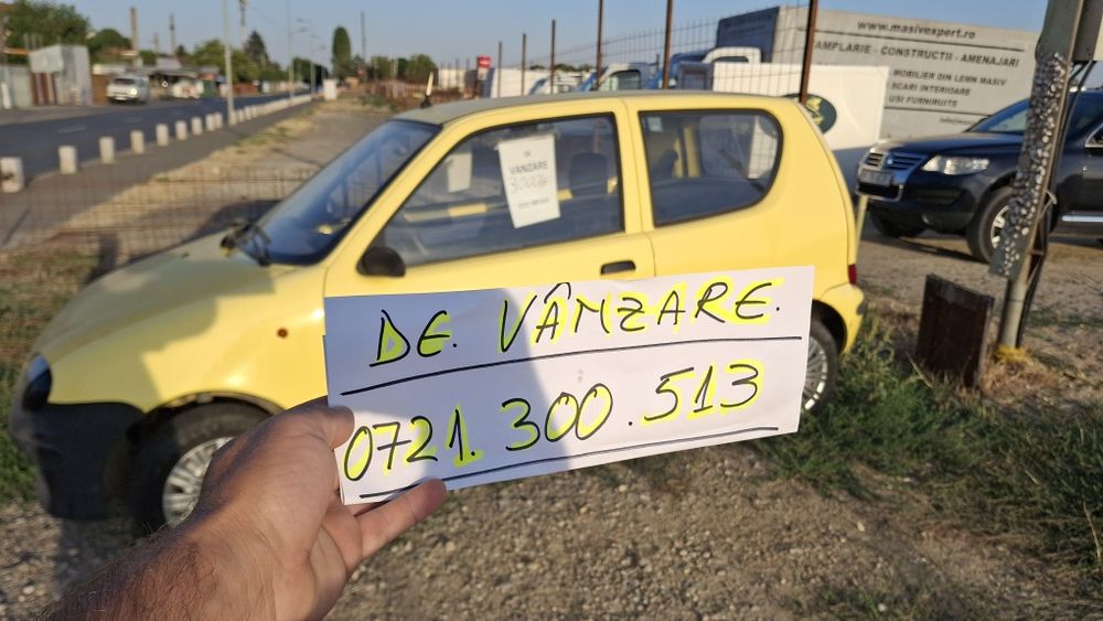 Jucărie galbenă de oraș