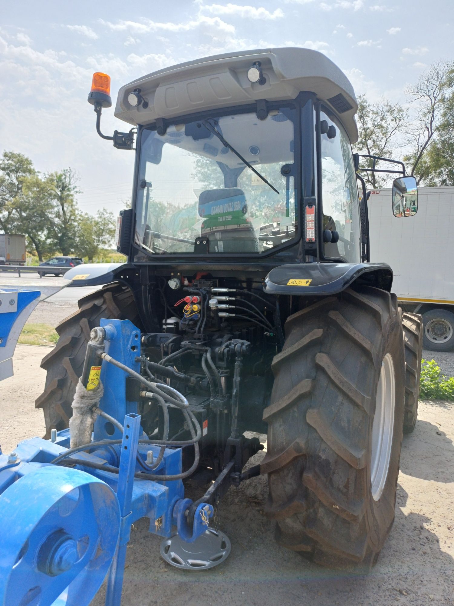 Трактор FARMLEAD 1204