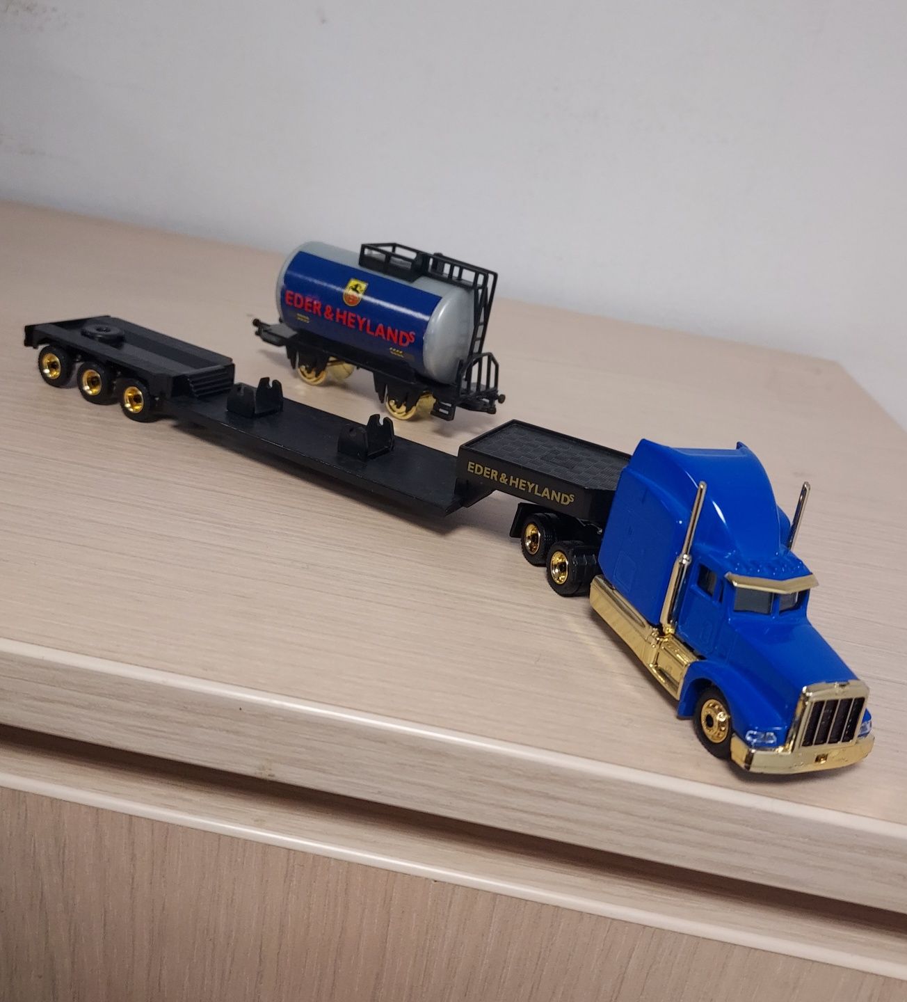 Macheta camion Mack cu remorca si vagon cisterna tren-trailer Grell