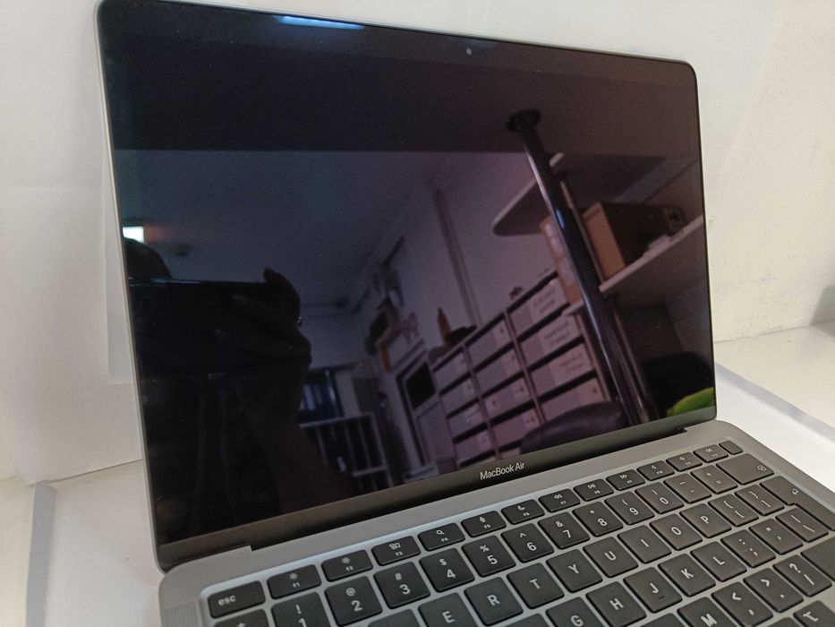 Macbook M1 Air 13 inch (Ag16 Moldova b31591) - Garantie 2 ani!