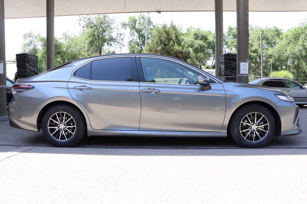 Toyota Camry 75 (2023)