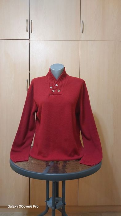 Мъжки пуловер Cashmere.30%кашмир, 20%коприна,  50% вълна. Размер М