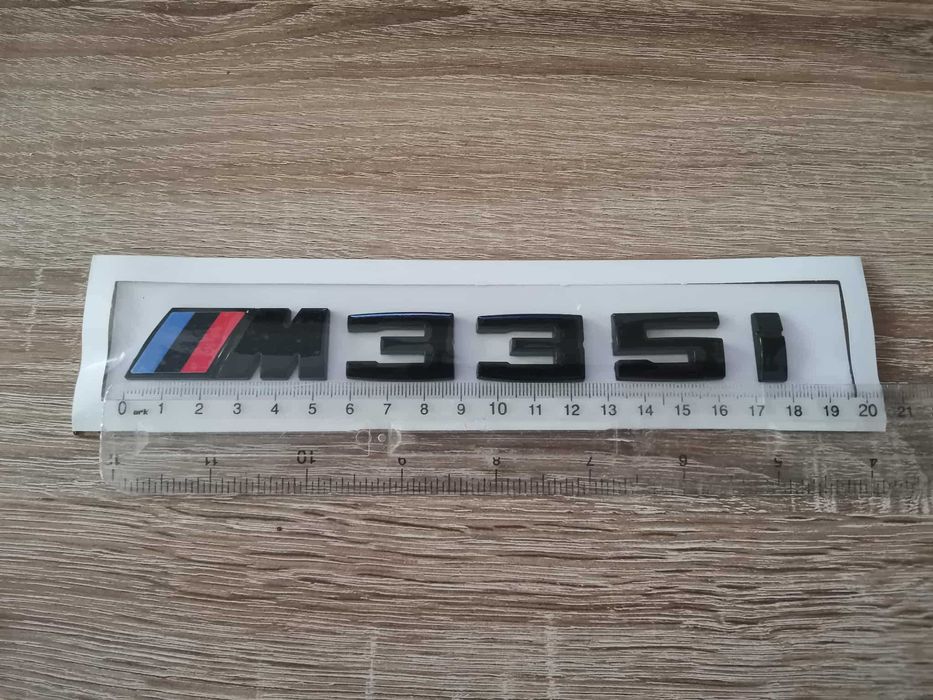 BMW М335i черен гланц емблема лого