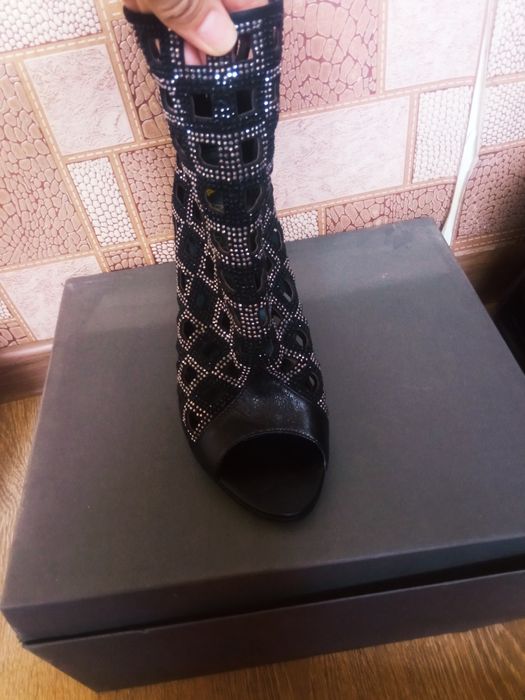 Обувь 39 размера 100.000