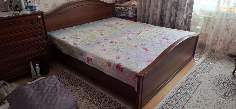 Продам Кровать двуспальная 180х200