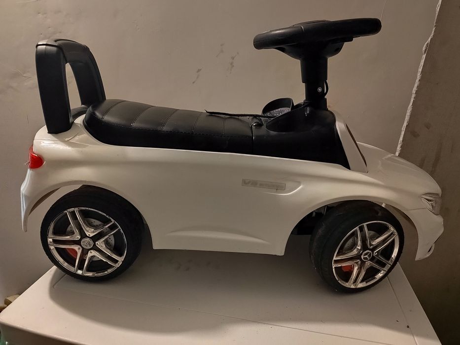 Кола за бутане (ride-on) Mercedes