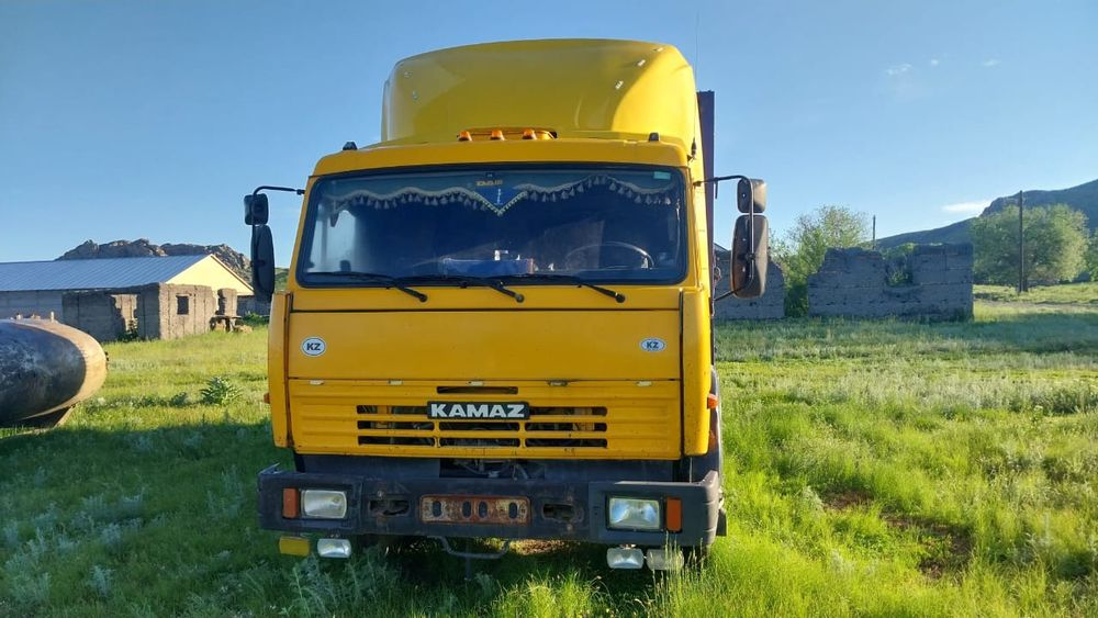Продам Камаз бортовой кабина евро  магнитола рация  резина свежая