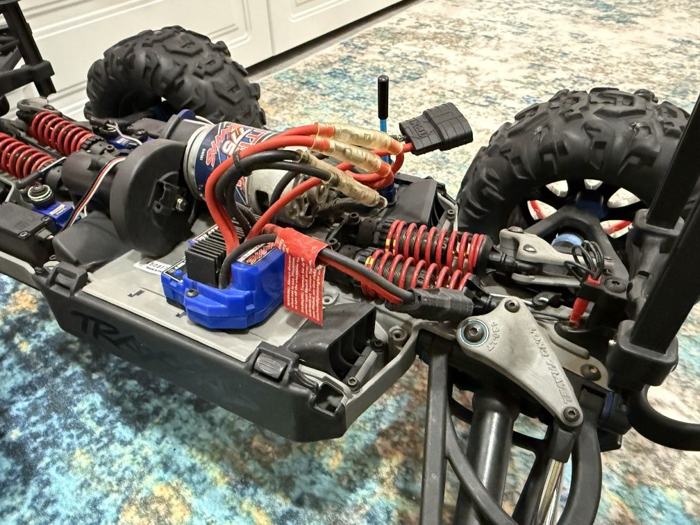Traxxas.  SUMMIT.