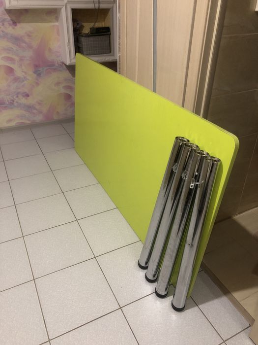 Стол обеденный в разобранном виде