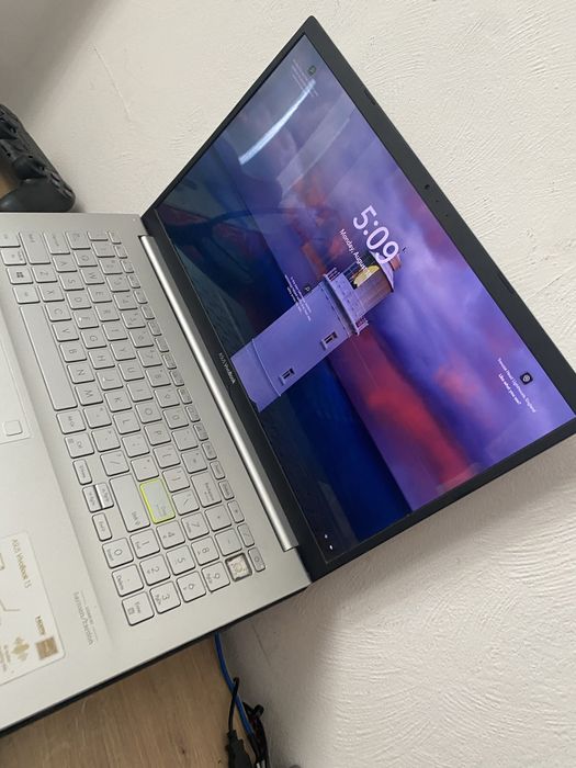 Лаптоп Asus vivobook Oled 15