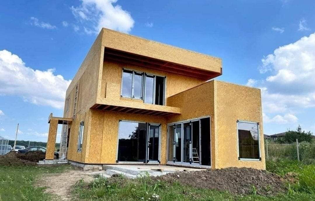 Vindem case la comanda la super preț