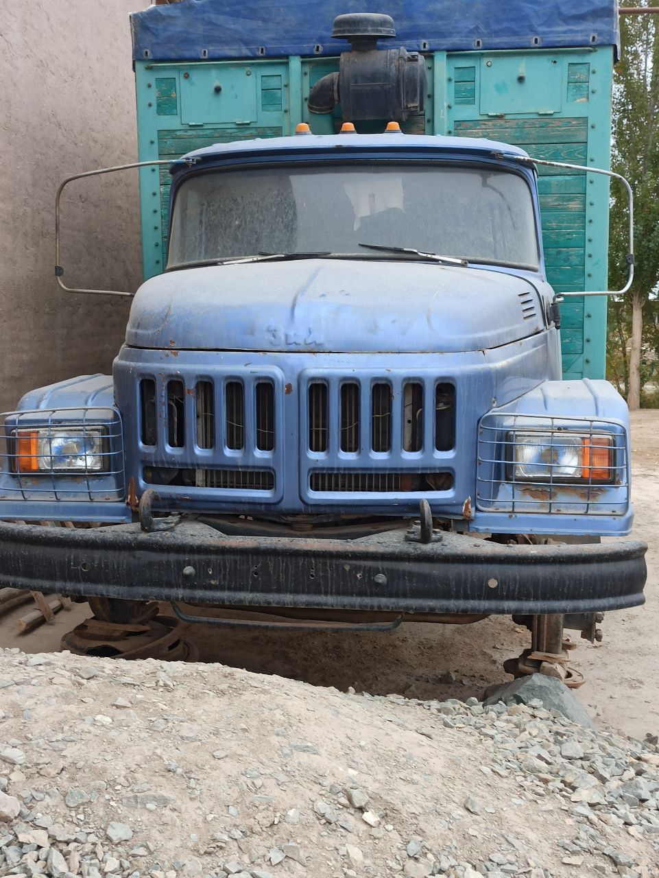 Zil 130 avtomabili 1989 yilda ishlab chiqarilgan narxini kelishamiz.