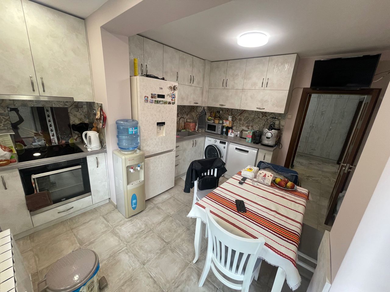 Продава се Тристаен апартамент в Плевен, Широк център - 83 кв.м за 1994 €/кв.м - Снимка #3