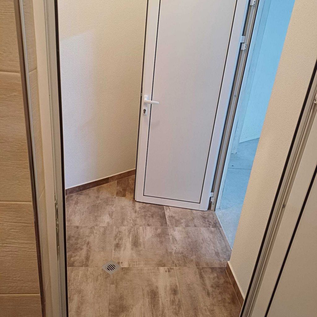 Дава се под наем Склад в Благоевград, Втора промишлена зона - 200 кв.м за 510 € - Снимка #5