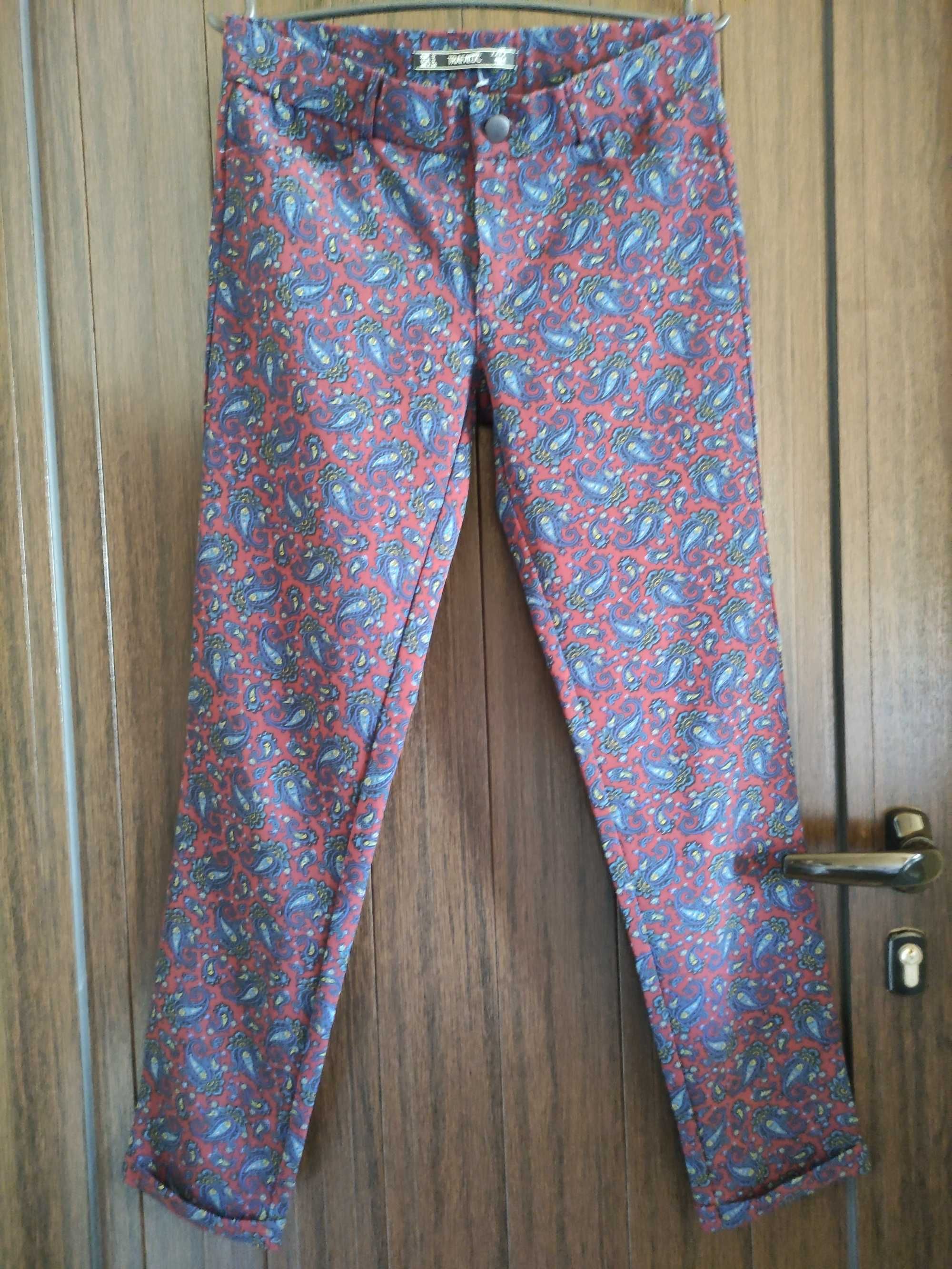 нов стилен цветен панталон Zara
