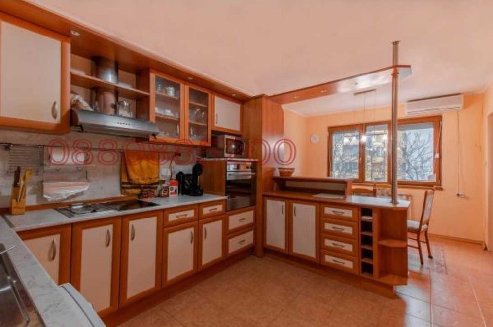 Кухня с оборудване