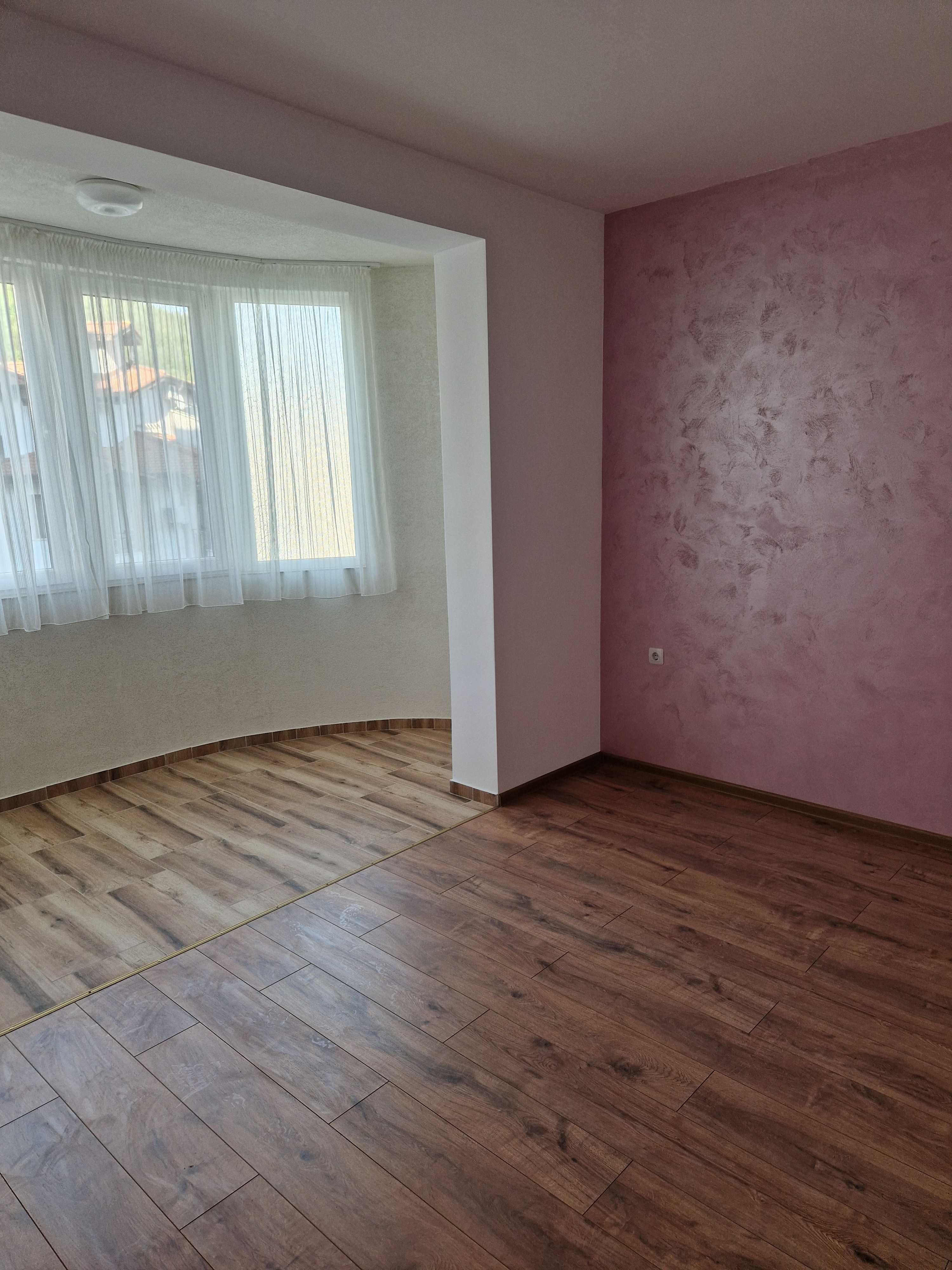 Продава се тристаен апартамент