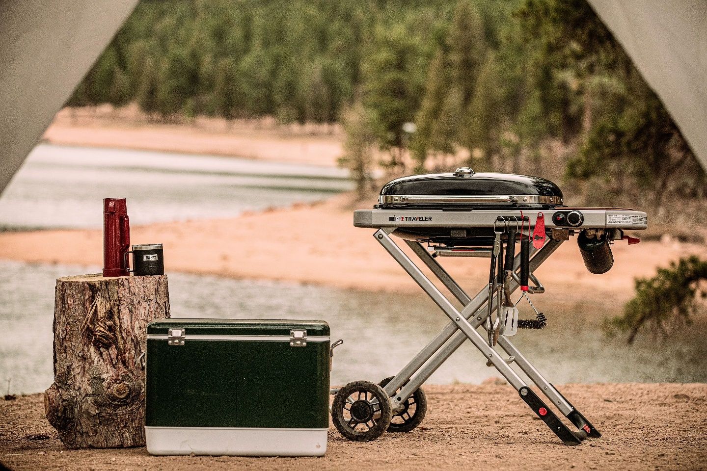 Газово барбекю Газова скара Weber Traveler Black Edition