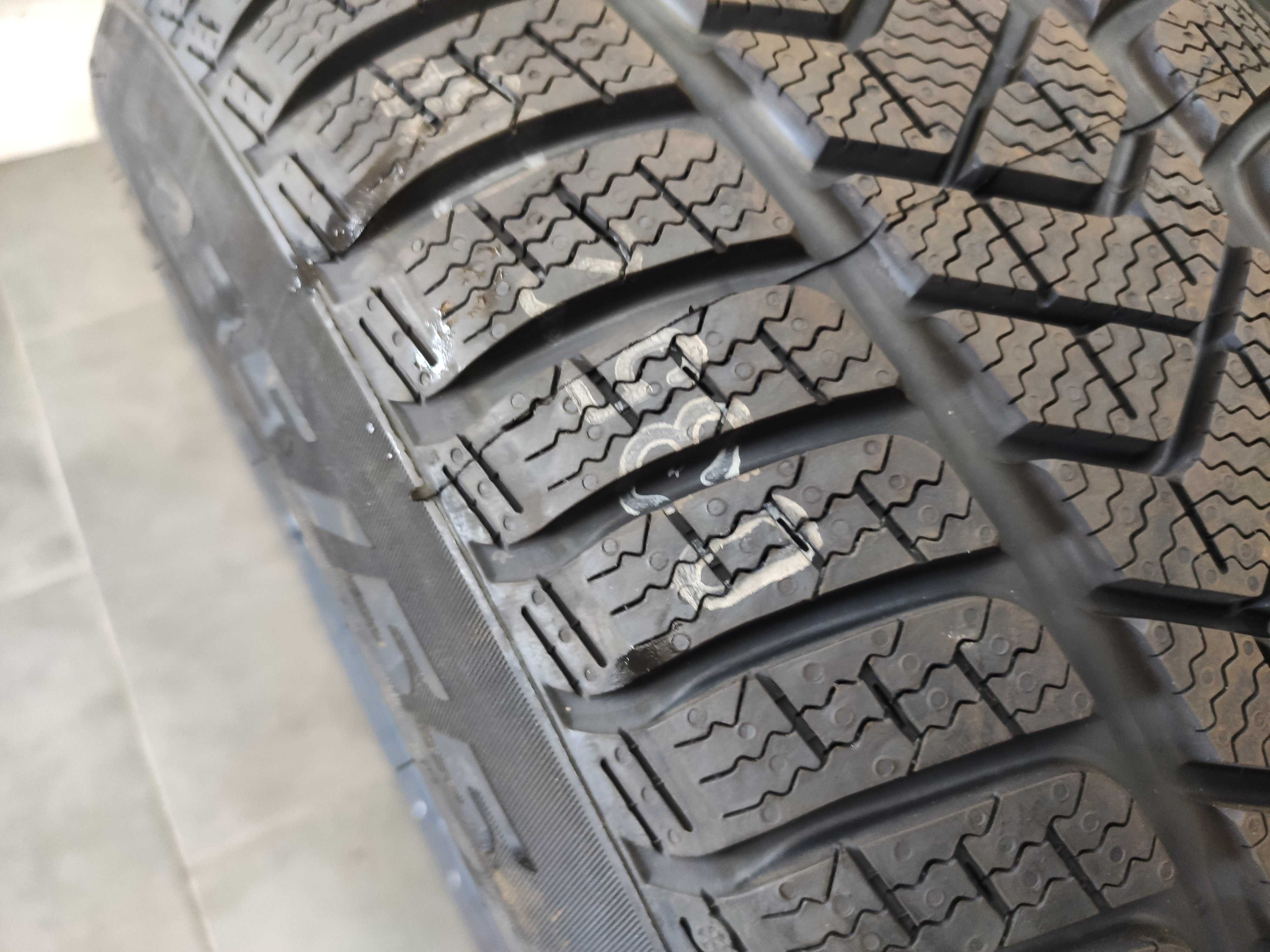 2бр Нови Зимни Гуми 235 55 17 - Pirelli - DOT 2021 -