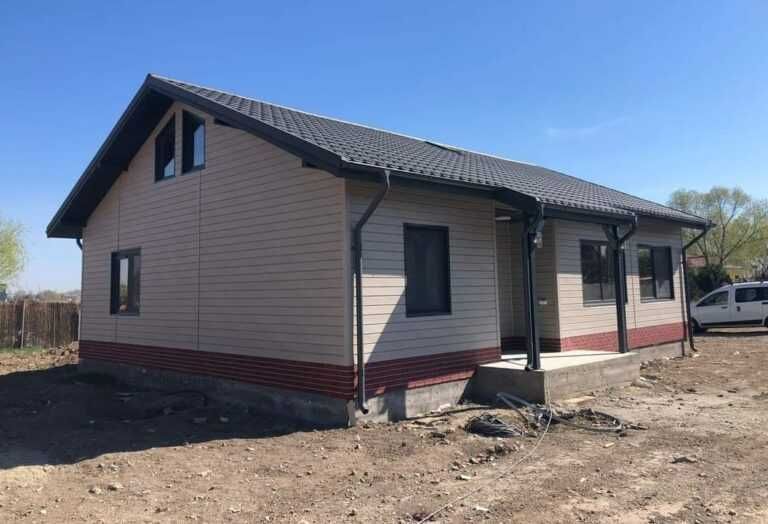 Casa modulara și garaje auto din structura metalica si panou sandwich