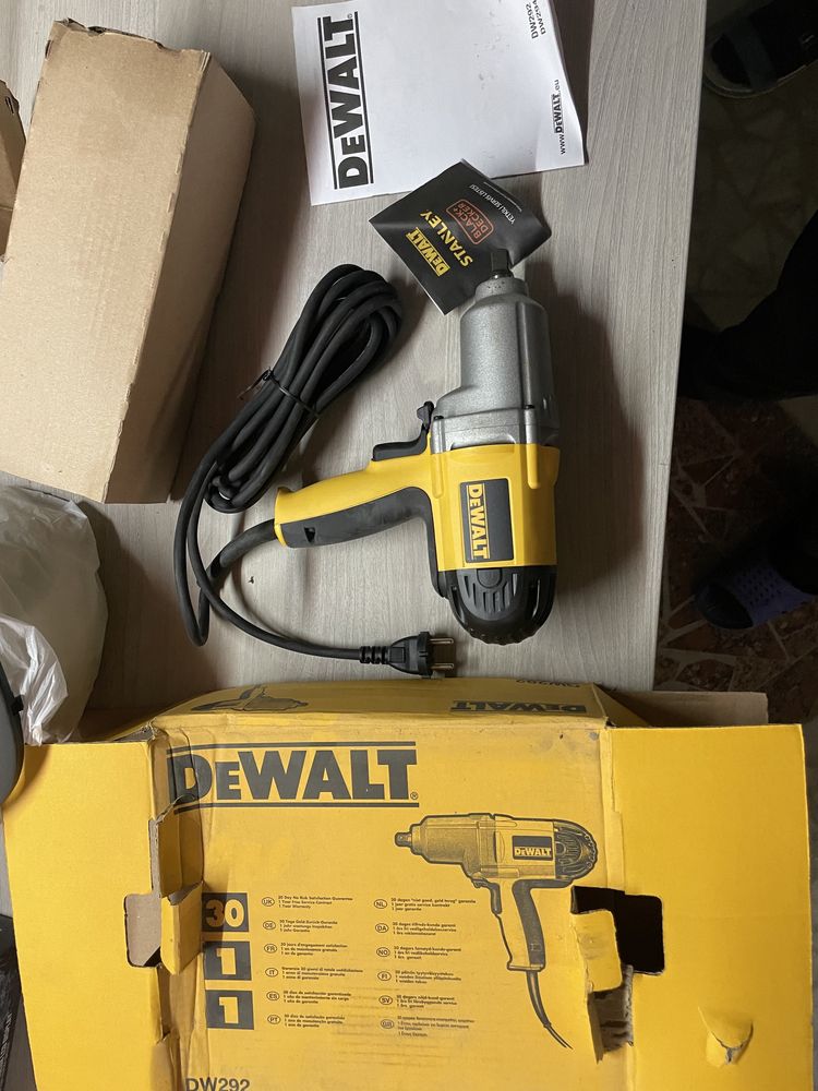 DeWALT гайкаверт с отбойником оригинал