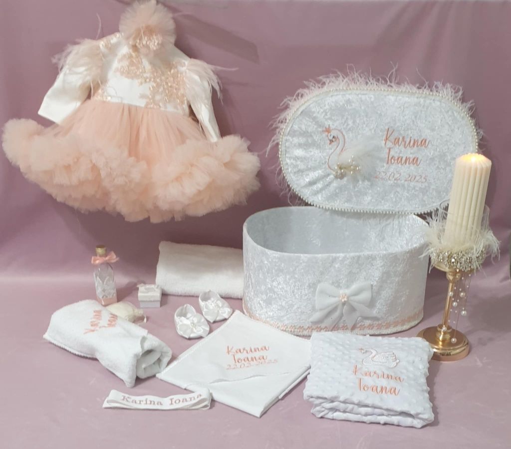 Trusouri si Lumanari de Botez Personalizate