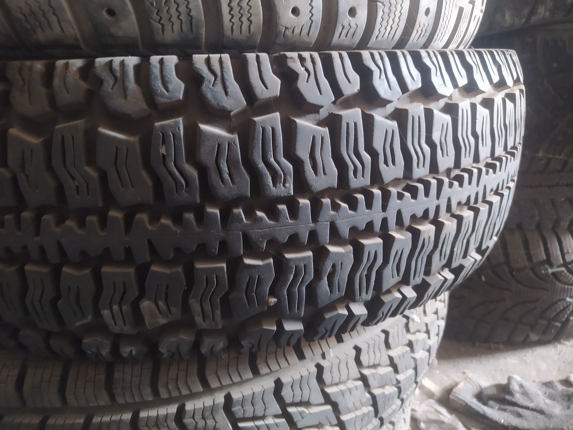 Продам шины 205/70/16