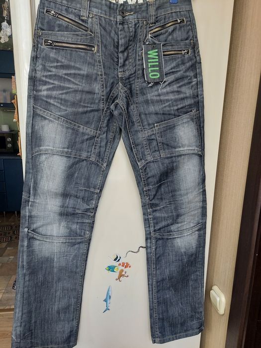 Новые мужские джинсы.