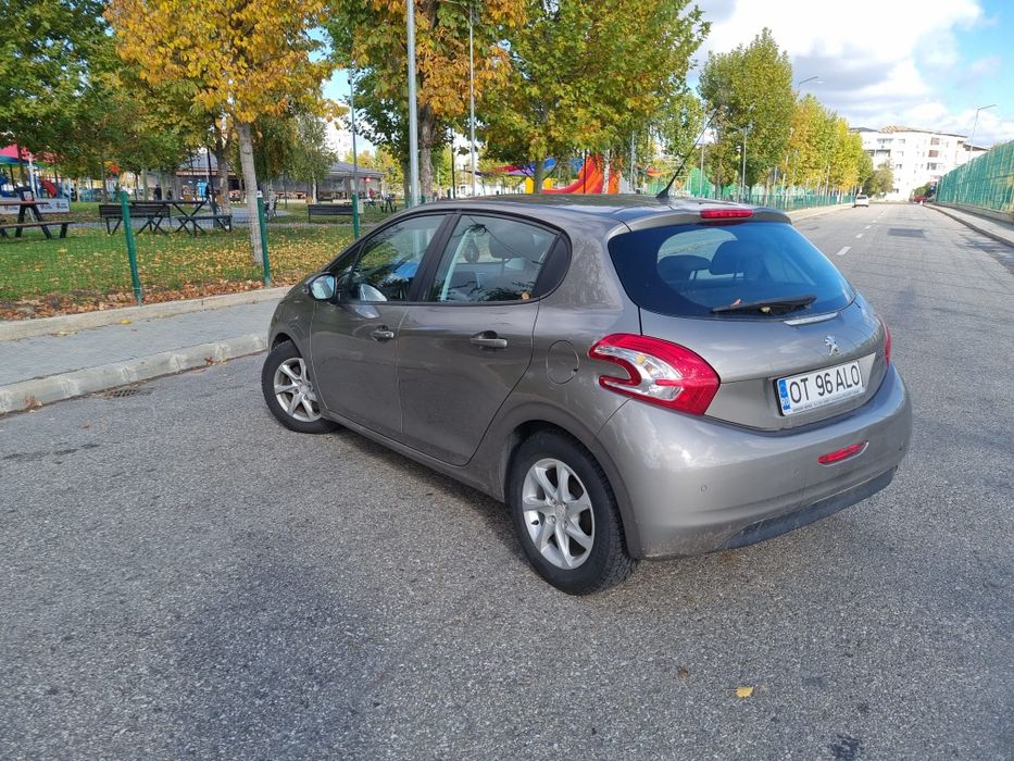 Se vinde Peugeot 208 /An fabricație:2012/Cutie automata/ 1.4 hdi